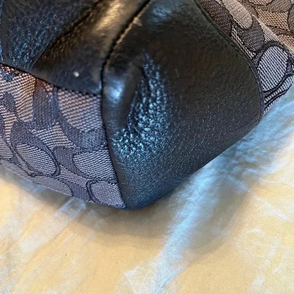 Coach Signature tote - Picture 7 of 9